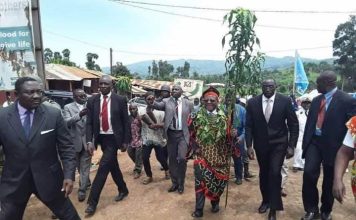Crise anglophone : Joseph Dion Ngute offre l’arbre de la paix à ses concitoyens du Nord-Ouest