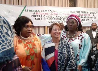 Cameroun : Ségolène Royale lance le projet » maternité solaire » à Okode I