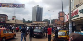 Quelques militants et sympathisants du MRC descendent dans la rue