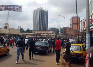 Quelques militants et sympathisants du MRC descendent dans la rue