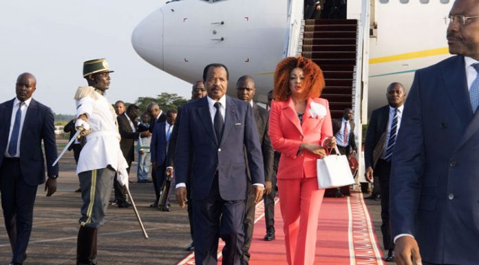 Retour frénétique de Paul Biya après un séjour studieux et agité en Suisse.